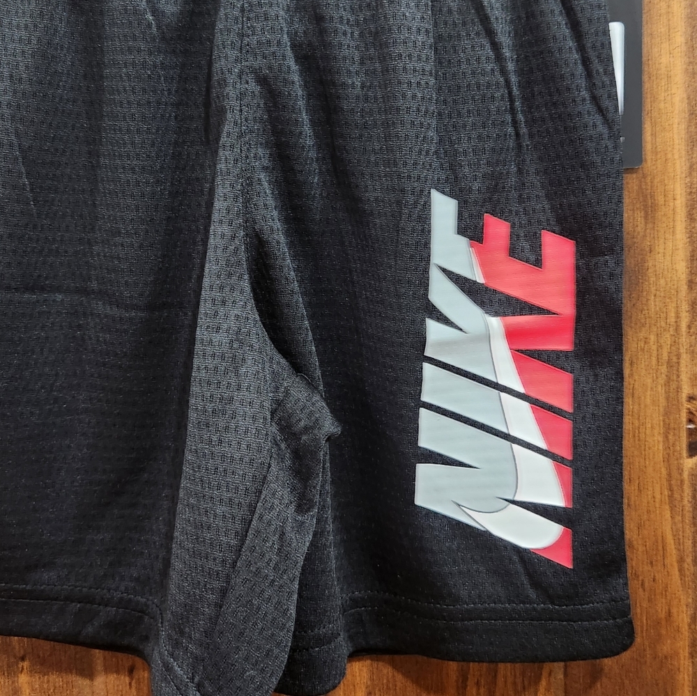 🆕️ Nike Short - Picture 2 of 4
